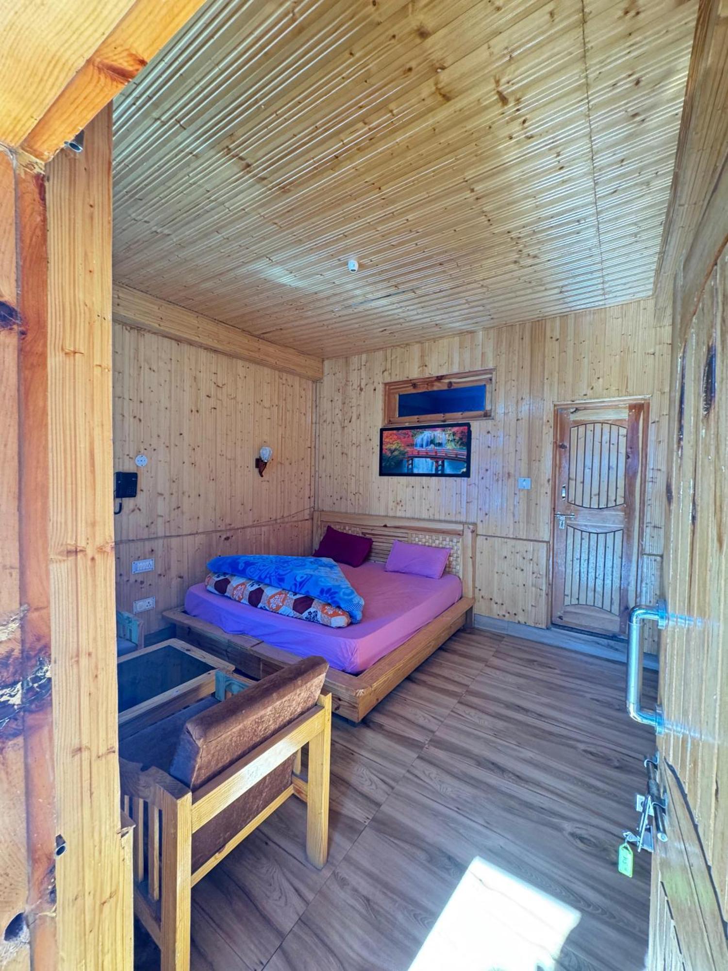 Hotel 19 Tosh Екстериор снимка