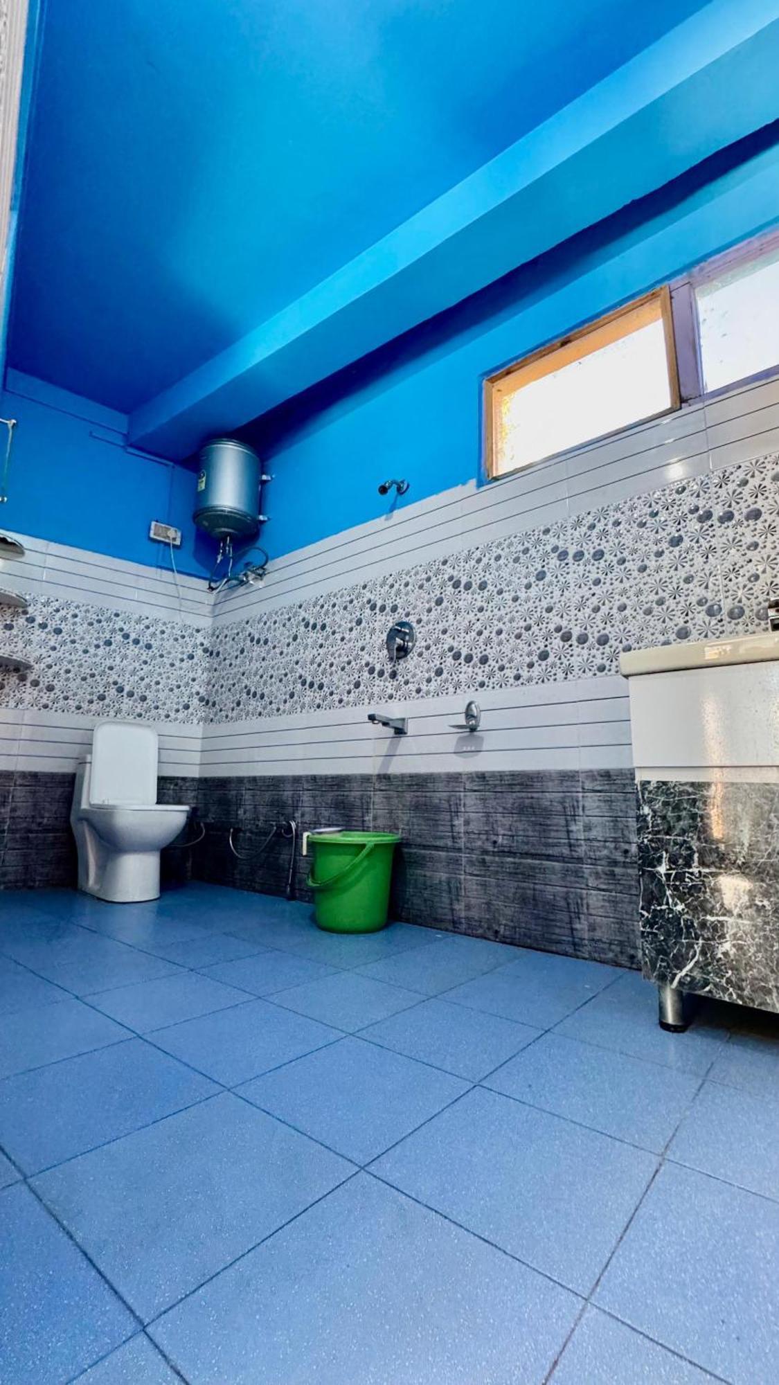 Hotel 19 Tosh Екстериор снимка