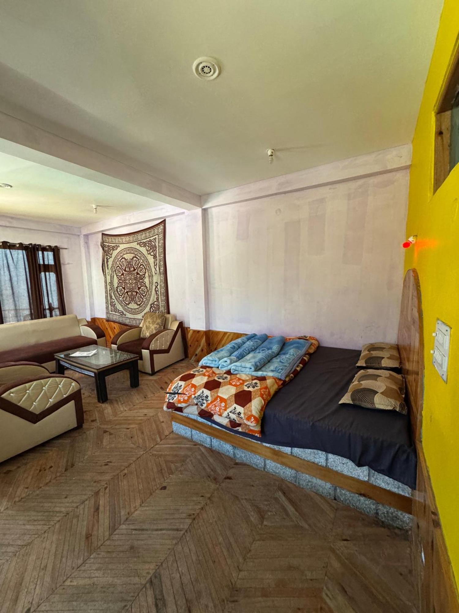 Hotel 19 Tosh Екстериор снимка