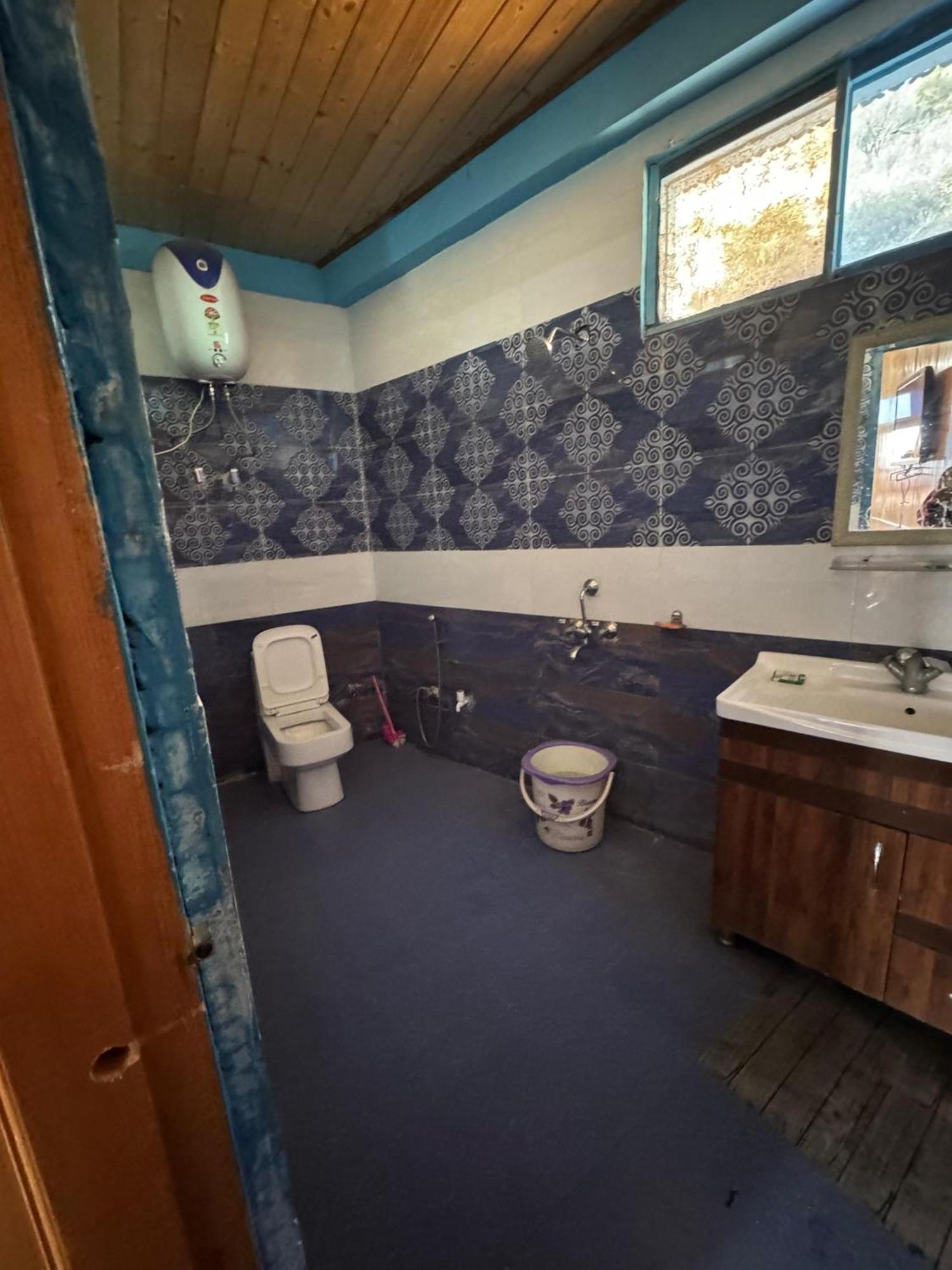 Hotel 19 Tosh Екстериор снимка