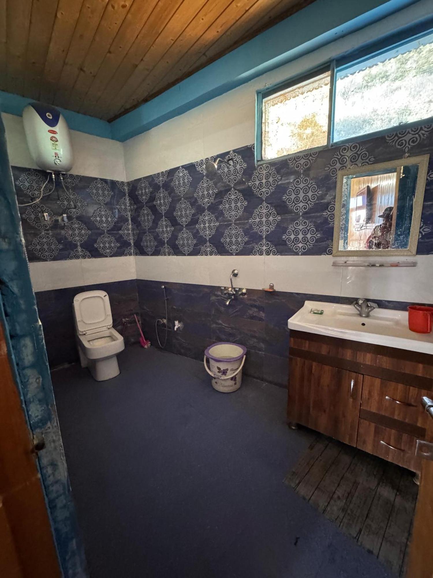 Hotel 19 Tosh Екстериор снимка