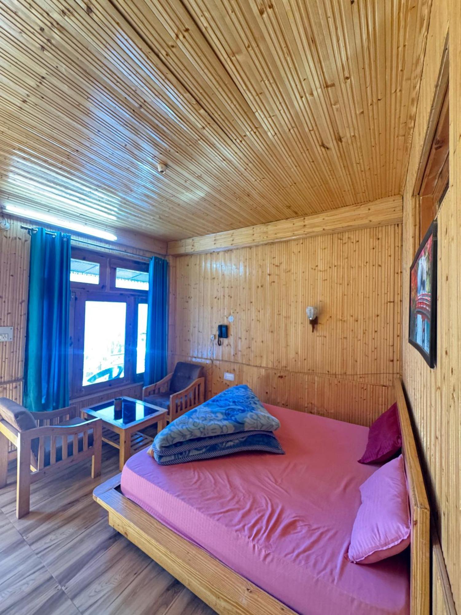 Hotel 19 Tosh Екстериор снимка