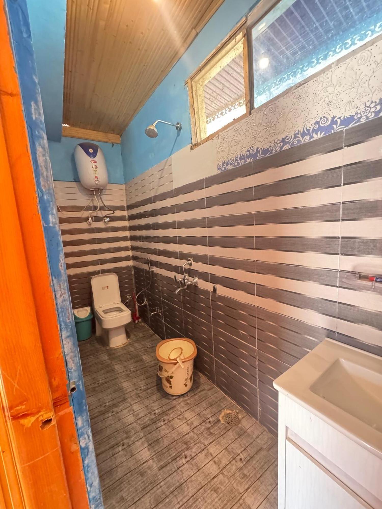 Hotel 19 Tosh Екстериор снимка