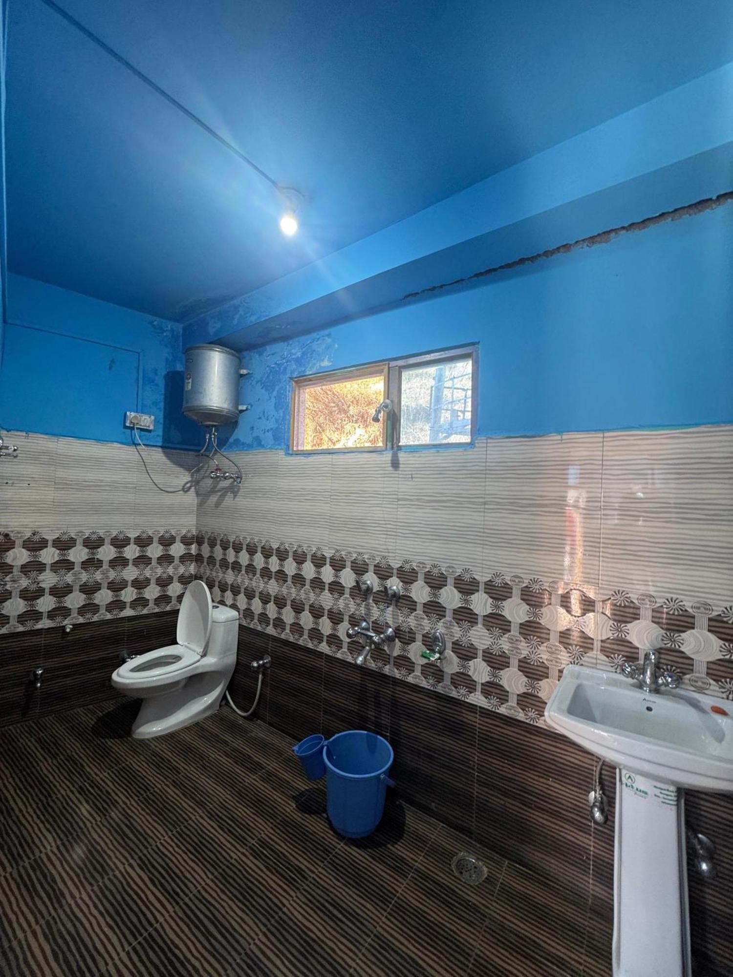 Hotel 19 Tosh Екстериор снимка
